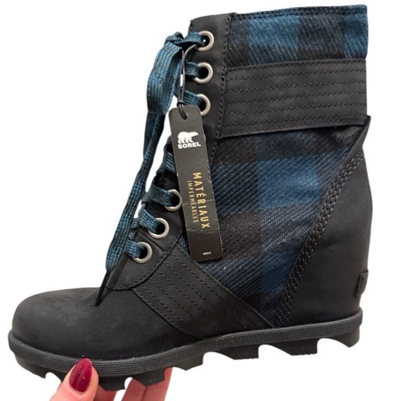 NWT SOREL Lexie Wedge Boot Sz 6 Blue Black Plaid - Picture 8 of 10